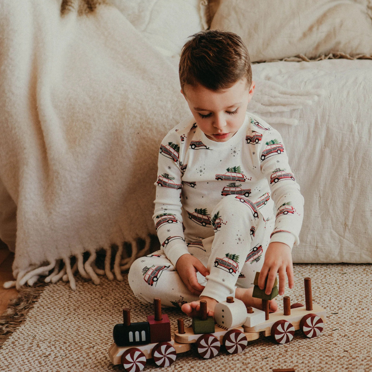 Petit Lem 2pc PJ Set w/Festive Print _Off - White 22HRS63424K - 101 - NorthBoys